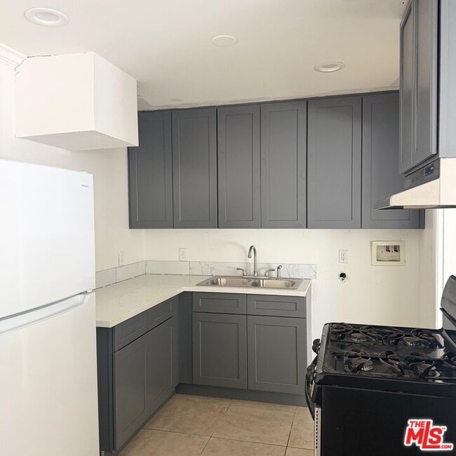 Building Photo - 38232 Delacour Dr