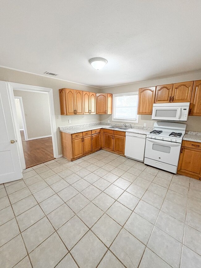 Photo - 101 E Pirate St