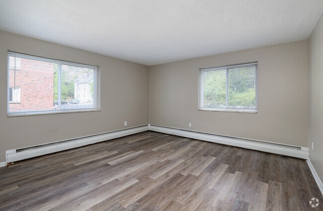 2BR, 1BA - 850SF - Bedroom