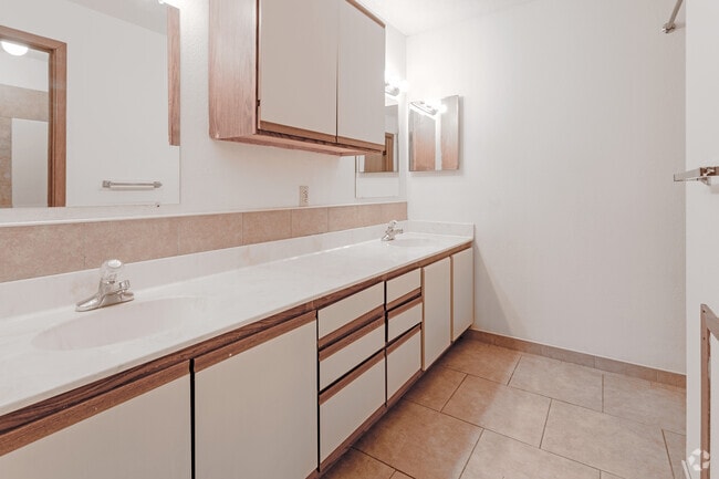 Photo - Ivy Apartments