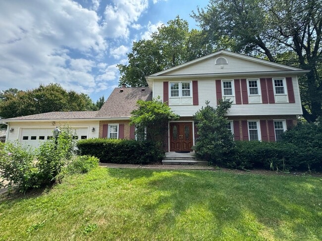 Building Photo - Spacious And Elegant 4 Bed 3 Bath Home Wit...