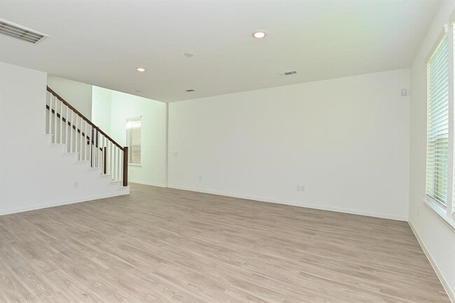 Photo - 1005 Greenshank Dr