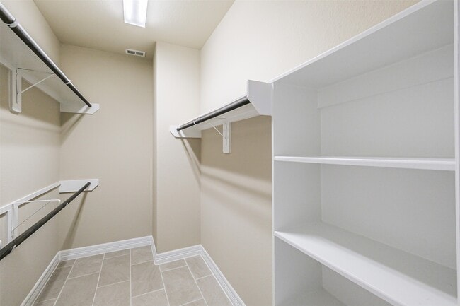 Photo - 11005 Cres Light Way