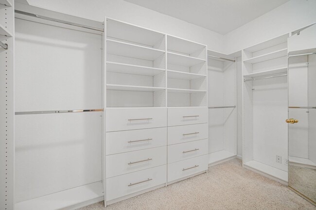 Photo - Highly Desirable Executive Home: 4 Bedrooms, 3 Bathrooms of Luxury Living