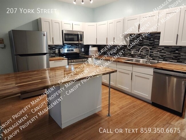 Photo - 207 York St