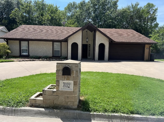 Building Photo - 4 Bed | 2 Bath in South Tulsa!