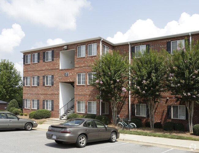 Ascot Point Village Apartments For Rent in Asheville, NC