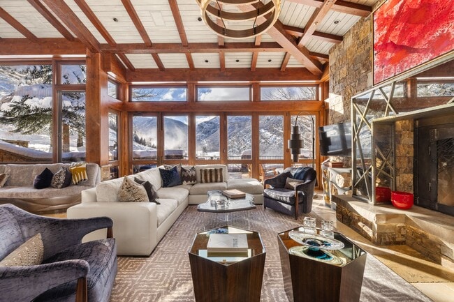 Photo - 472 Thunderbowl Ln