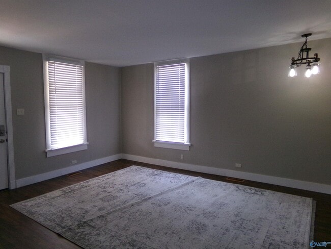 Photo - 611 Stevens Ave NE