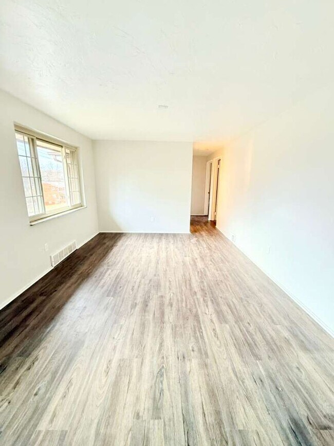 Photo - Updated 3BD 2BA Apartment Located in a Great Area!!