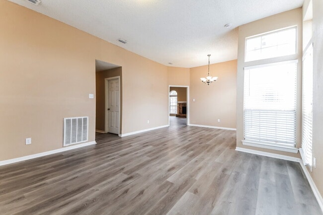 Photo - 2085 Cameo Dr