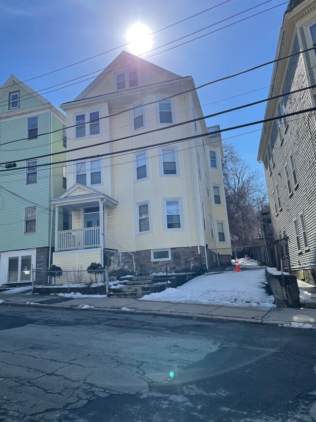 Building Photo - 50 Calumet St Unit 3 Rental