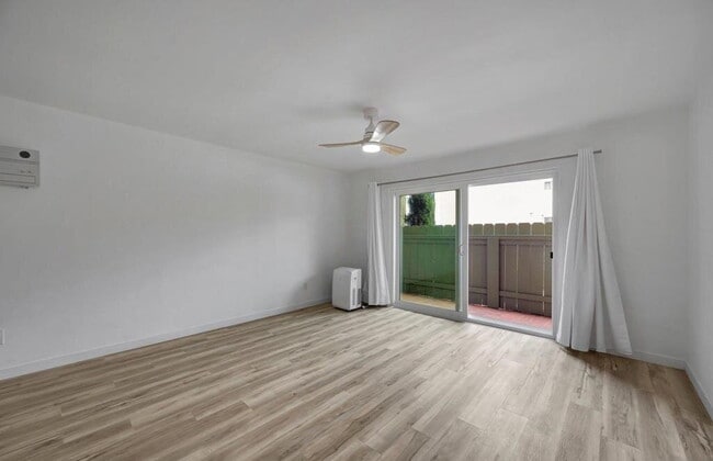 Photo - 8000 University Ave