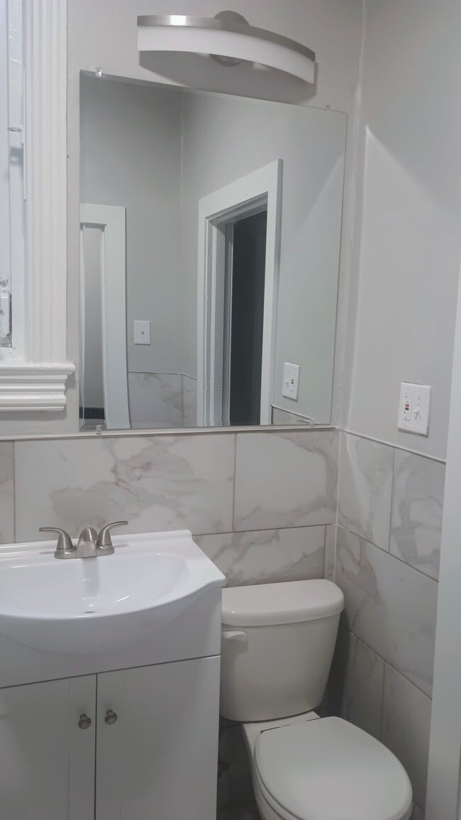 Building Photo - 319 N Wilton St Unit 319  N. Wilton Street