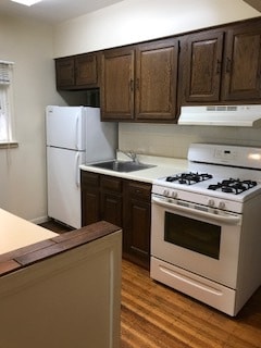 Potomac 1 kitchen - 669 Potomac Ave