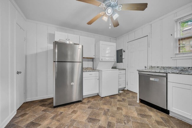 127A 37th Ave N