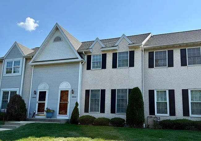 Building Photo - 2814 Kingston Dr