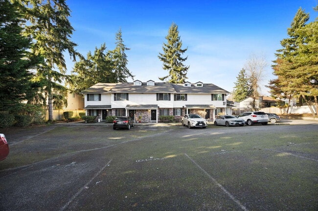 Photo - TOWNHOUSE IN KENT! Two story condo/townhouse 2 bedroom 1.5 bathroom TOWNHOUSE in Kent at Colonial... Unit A103