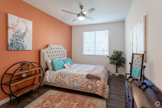 2BR, 2BA - 946SF