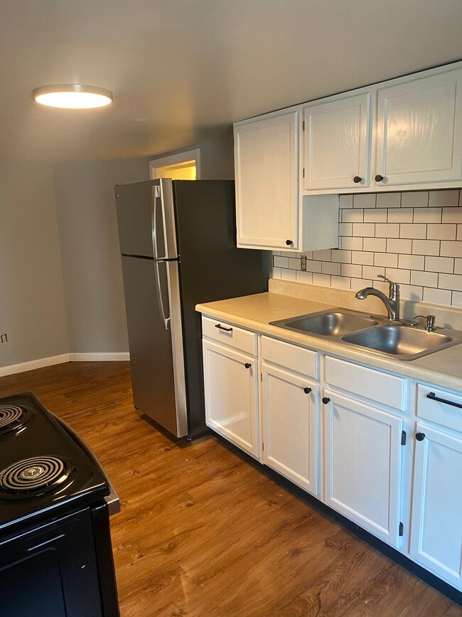 Building Photo - 51 Chase St Unit 2