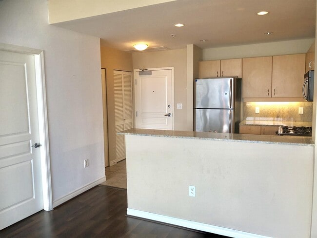 Photo - 300 W Beech St