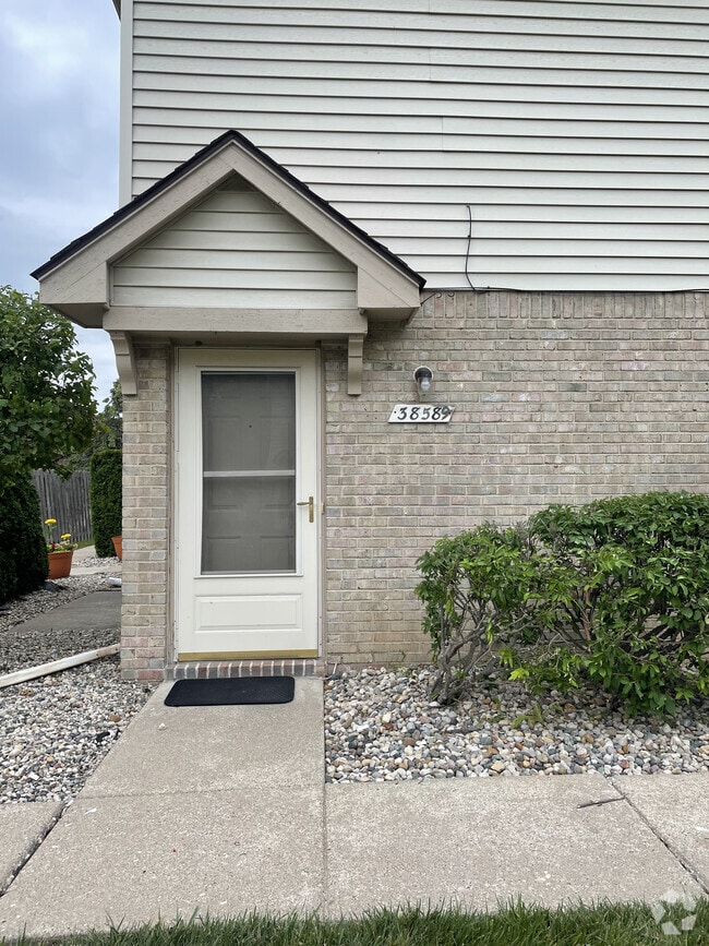 Building Photo - 38589 Wellington Dr Rental