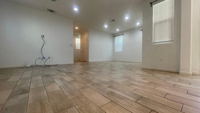 Photo - 1053 Burns Pl