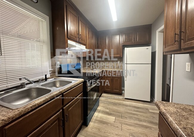 Photo - 1843 Canterbury Rd