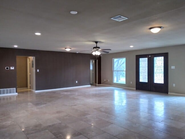 Photo - *COMING SOON* Exquisite Estate Living in Prestigious Hollywood Park With Outdoor Kitchen!