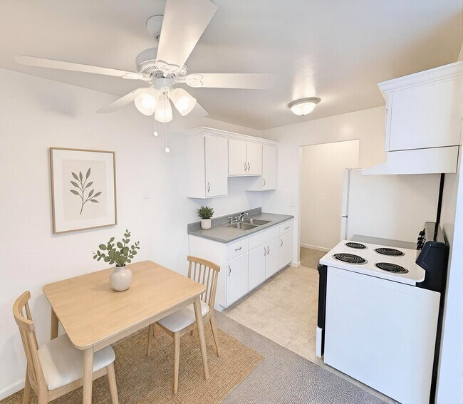 Bright eat-in kitchen