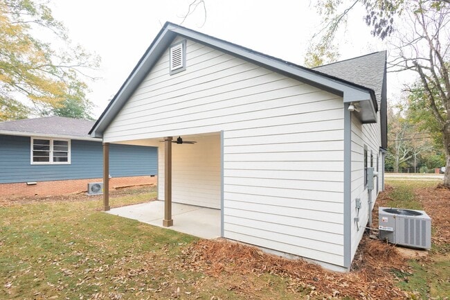 Photo - 824 W Broad St