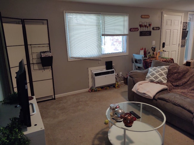 Photo - 635 W 25th St