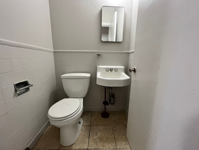 Photo - 3 Bedrooms, 1.5 Bathroom - Home in Sherwood Forest!