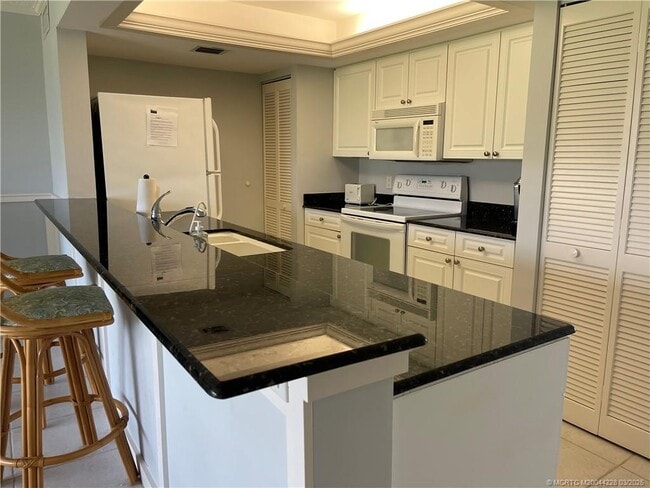 Photo - 5565 NE Gulfstream Way