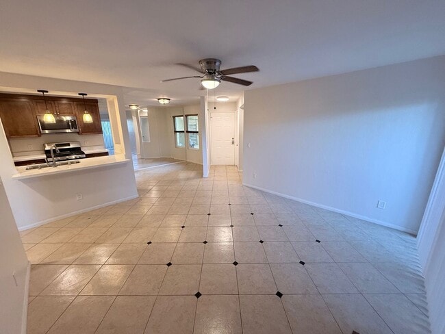 Photo - Beautiful Single-Level Condo in Eastlake Shores – Available Now! Unit 101