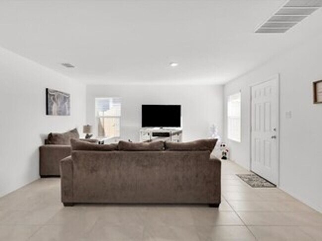 Photo - 208 Rubylace Dr