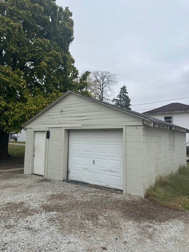 Photo - 714 N Wabash Ave