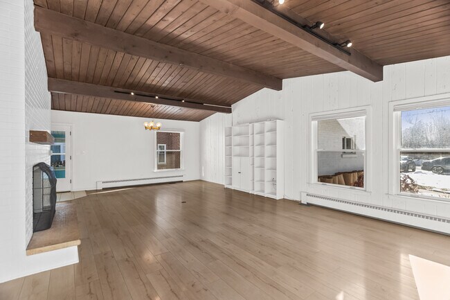 Photo - 537 County Line Rd