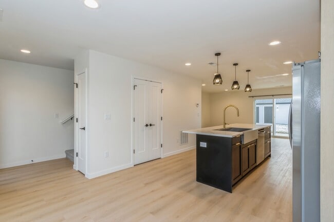 Photo - 415 C Ave NW