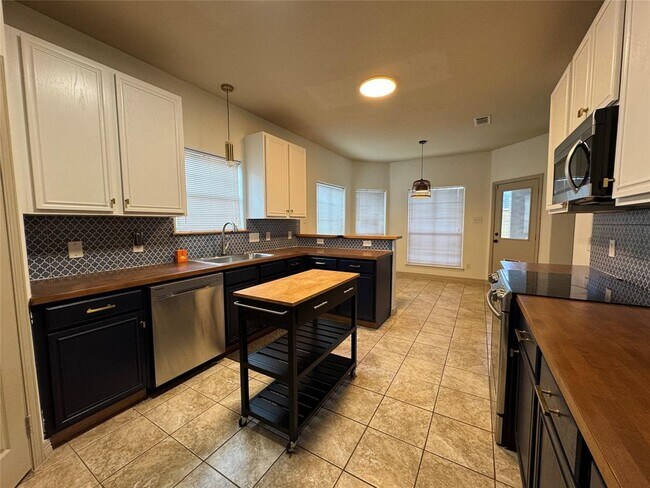 Photo - 10909 Redbird