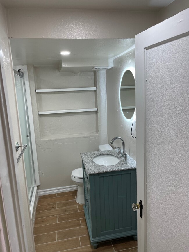 Photo - 833 W Stone St