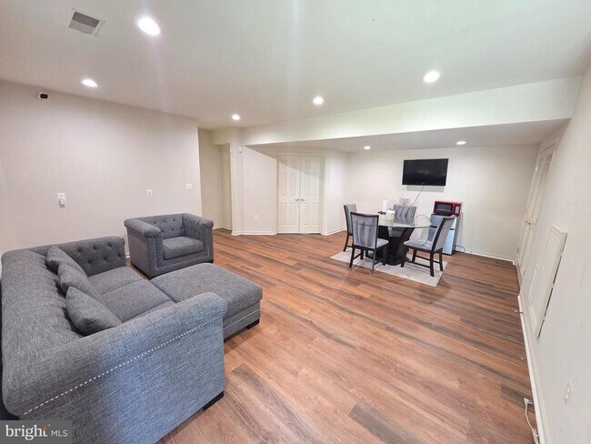 Photo - 2692 Cast Off Loop