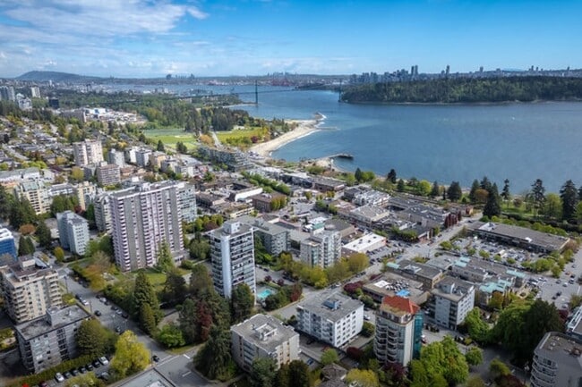 Building Photo - Hollyhill Towers