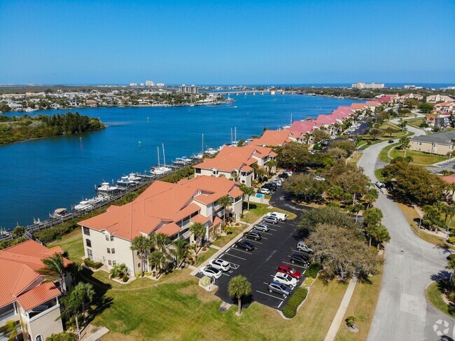 Building Photo - Beautiful 2 Bedroom 2 Bath Waterfront Bouc... Rental