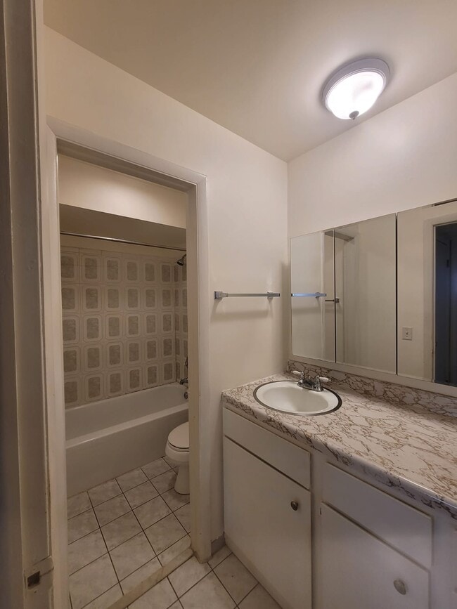 5101 N East River Rd Unit 1J