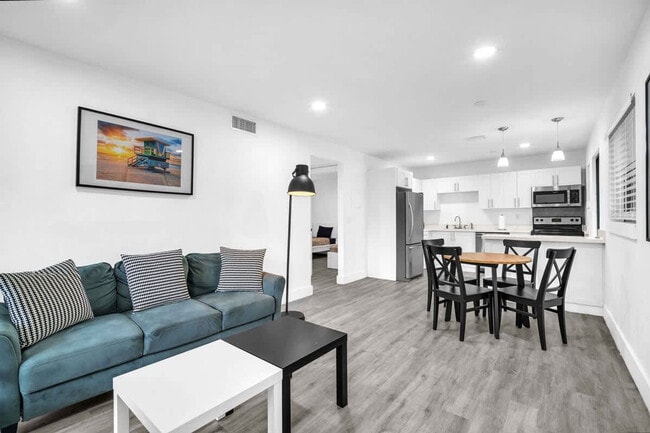 Photo - 653 SW 2nd St Unidad SI ID1574011P