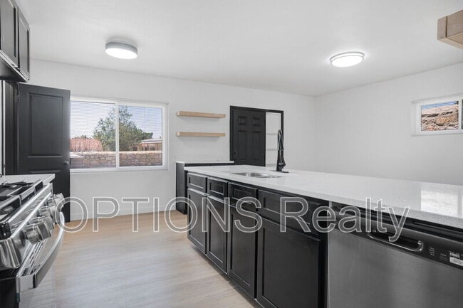 Photo - 204 Balboa Rd