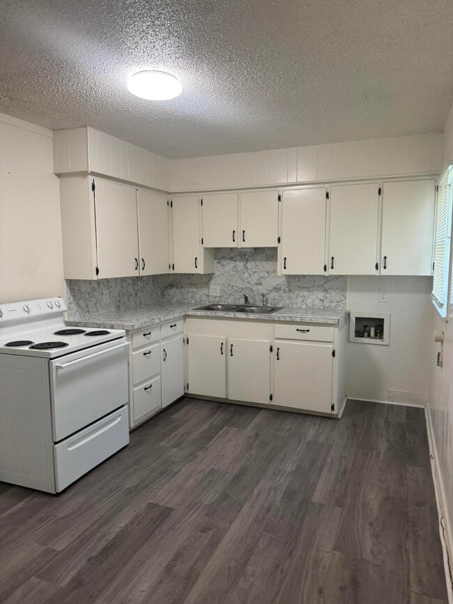 Photo - 4415 42nd St