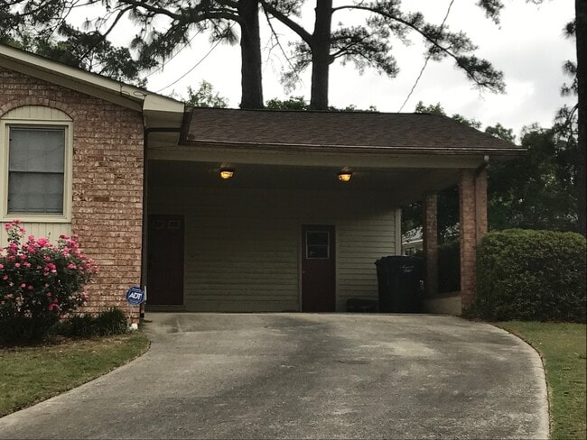 Photo - Fresh Paint, Private Large Quiet neighborhood and cul-de-sac - No Carpet, shady culdesac lot