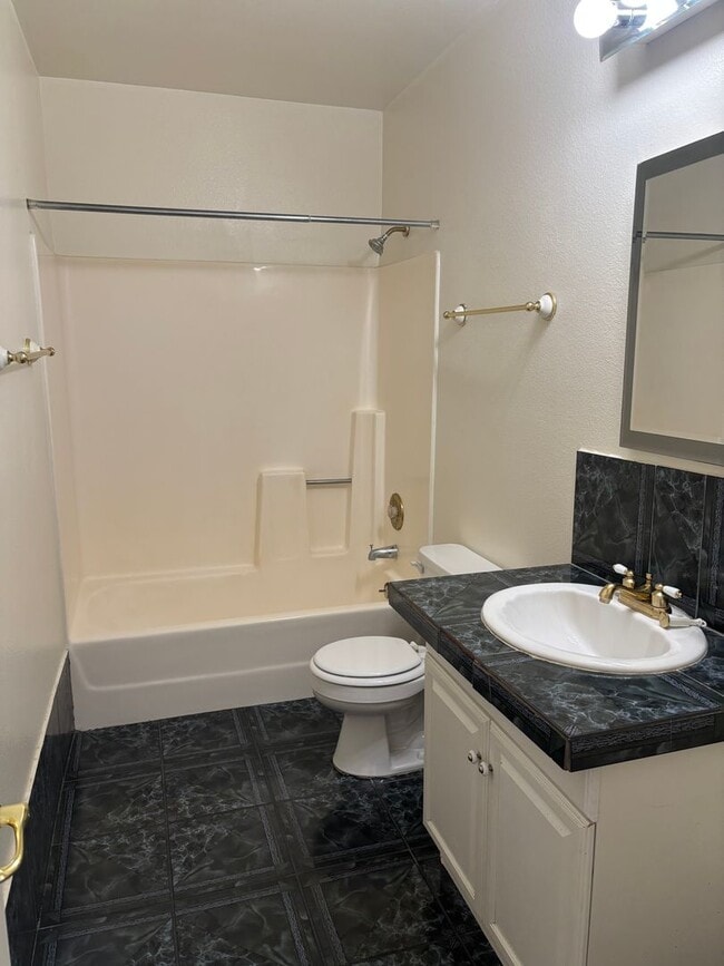 Photo - 211 Zinc St